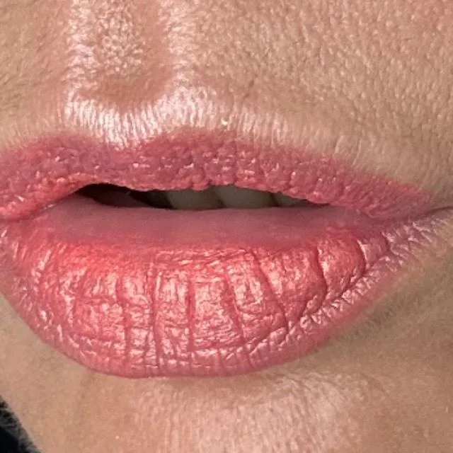 Le stick 2 en 1 : blush et rouge à lèvres
