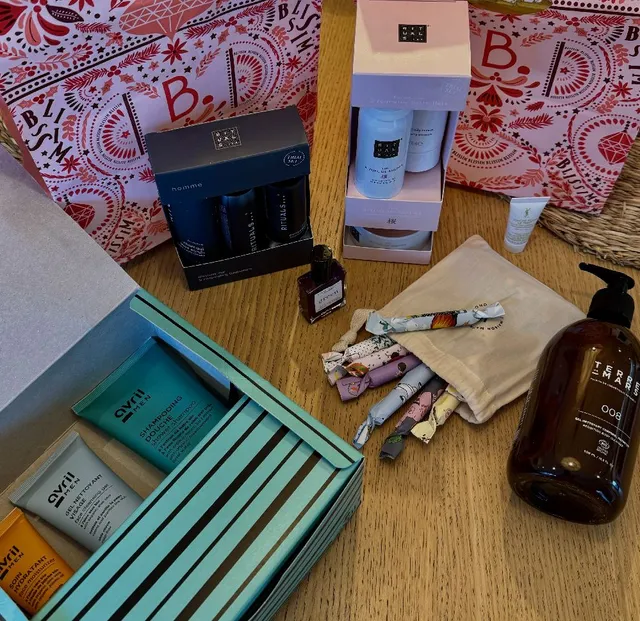 Coucou Une "ancienne" commande de Novembre que je n'avais