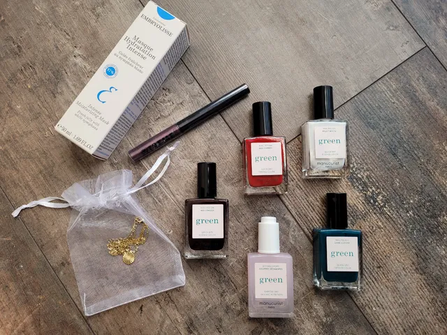 Et voilà ma commande reçu ce jour 🥰 Plusieurs vernis de la