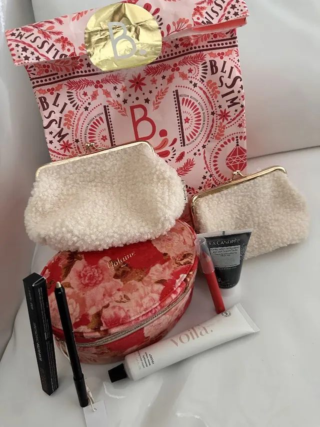 ❣Et voilà ma petite commande❣ J´adore ce vanity en velour de