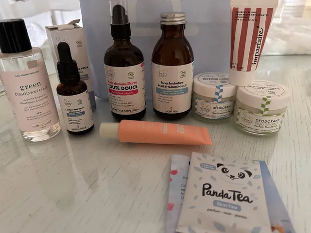 Hello les beautys , Je continue ma découverte des marques