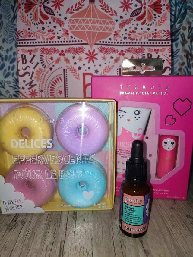 Commande reçue aujourd'hui, ma fille a choisie de compléter