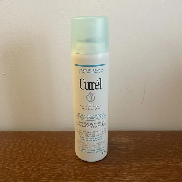 Je trouve cette brume vraiment excellente. Elle hydrate