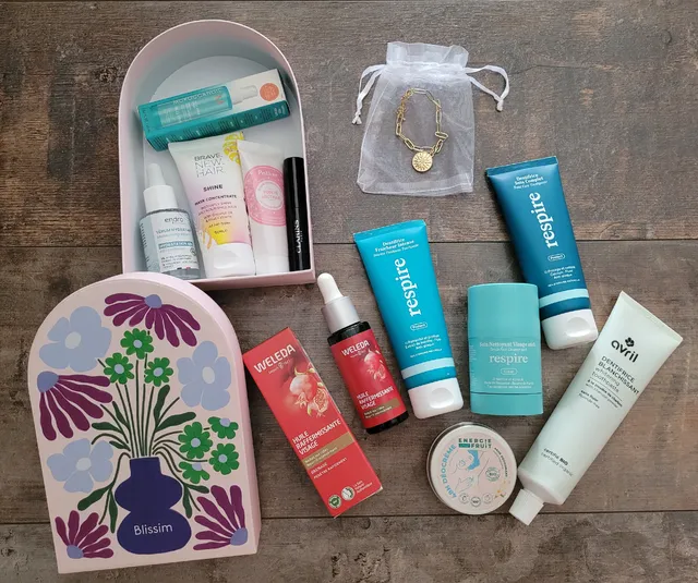 Et voici la 2ème partie de ma commande avec : - la box