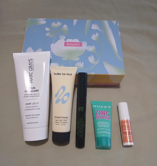 Box du mois de mars reçue avec ma commande. Je ne suis pas