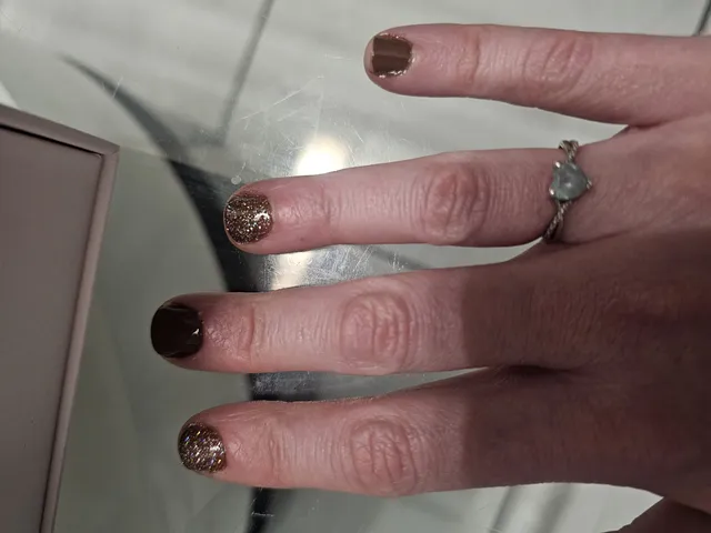 test pas très concluant .... le vernis s'abîme au bout de