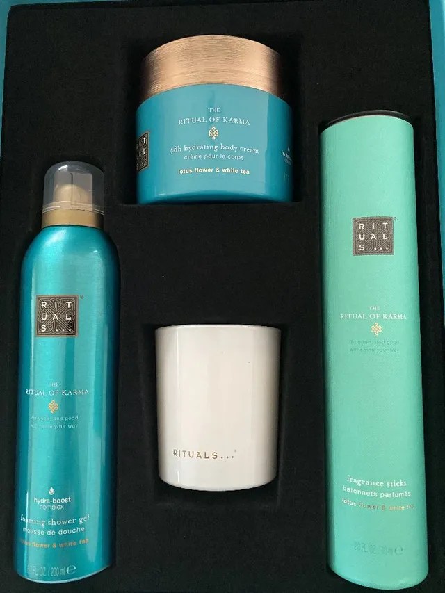Hello la commu, J'ai reçu mon coffret Rituals of Karma